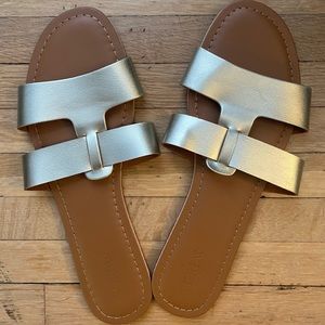 Women’s J. Crew Cyprus Sandals in Gold and Leather. Size 9. Never worn!